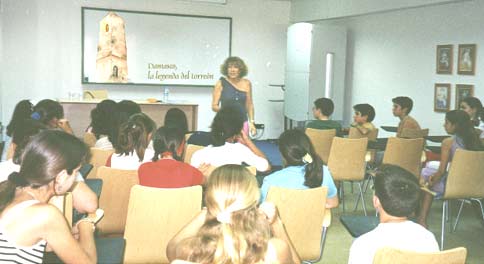 Carmen Ramos con los lectores de Ardales