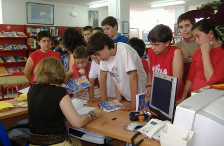 Firma de libros en Cuevas de San Marcos. Carmen Ramos